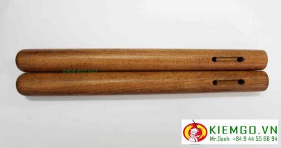 Côn nhị khúc gỗ căm xe tròn dây dù là một lựa chọn rất phù hợp cho anh em nào thích côn kiểu truyền thống okinawa