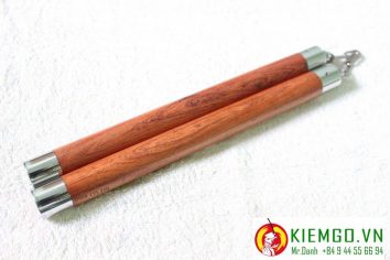 Côn nhị khúc gỗ hương bịt inox là một sản phẩm cực kì chất lượng, phôi gỗ loại 1 hoàn hảo, gia công cực chuẩn , đánh bóng gỗ mộc tự nhiên không sơn PU