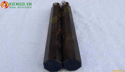 con-nhi-khuc-go-mun-soc-bat-giac-boc-inox-tron là một loại côn gỗ cực kì quý hiếm của việt nam, gỗ chất lượng và giá trị cao, gia công bọc inox tinh tế, dây xích khớp xoay chắc chắn và cực kì linh hoạt