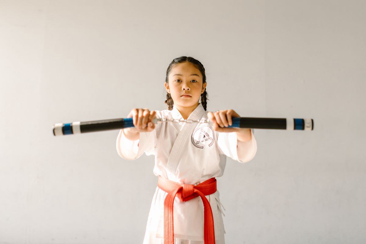 Côn nhị khúc: cấu tạo, công dụng và cách luyện Côn nhị khúc: cấu tạo, công dụng và cách luyện
